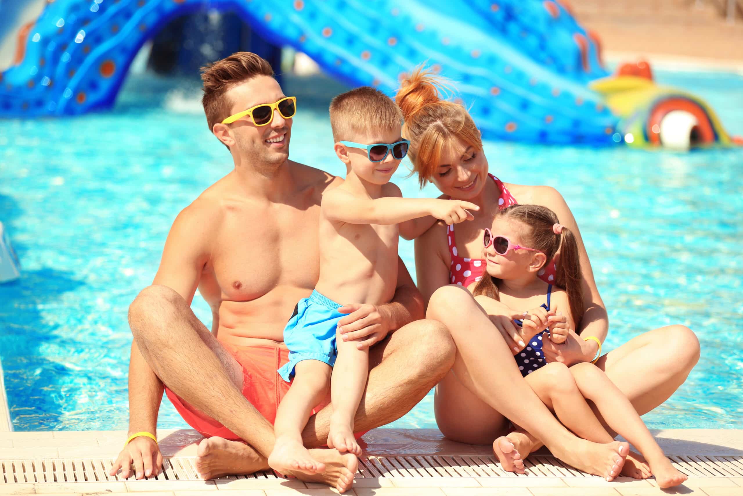 Familia en parque acuático